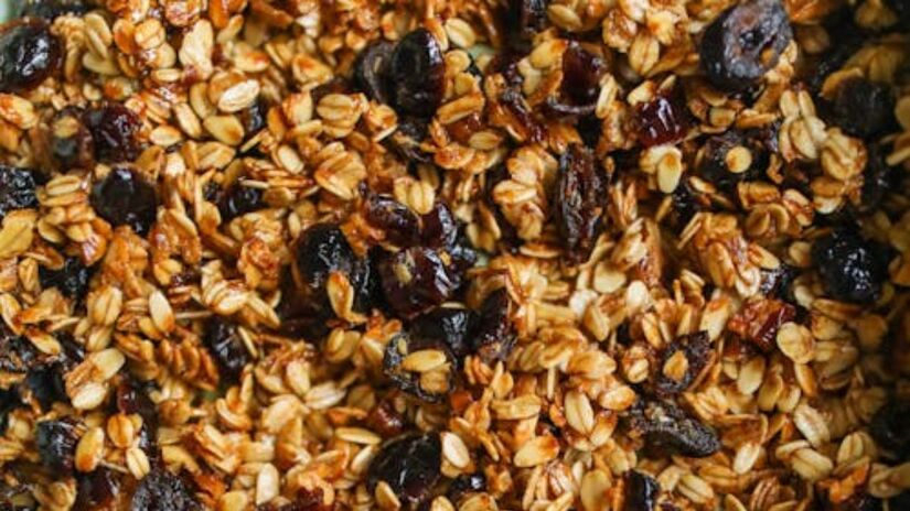 A granola caseira sem açúcar com iogurte vem sendo uma opção cada vez mais considerada para o café da manhã (Polina Tankilevitch/Pexels)