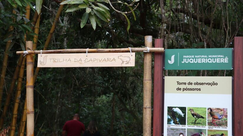 O parque conta com espaços para a prática de atividades esportivas, como trilhas que possuem quase 1 km; entre elas estão as do Esquilo, Teiú e Capivara (PMC/Divulgação)