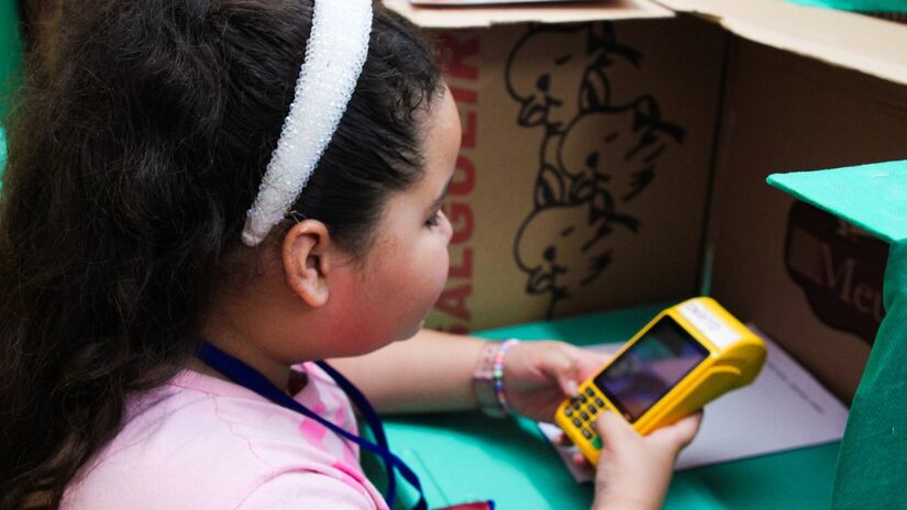 Cada aluno desempenhou um papel dentro do pequeno empreendimento / Divulgação/PMSV