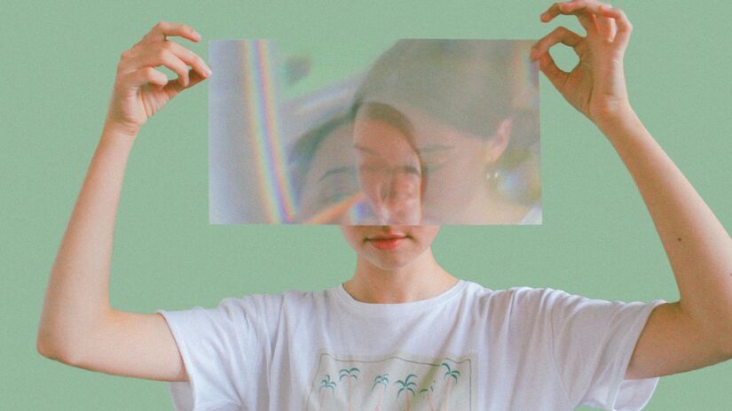 Falar só sobre fatos superficiais e parar de pesquisar após a primeira busca no Google? A inteligência aparente se contenta com o brilho da informação/Pexels