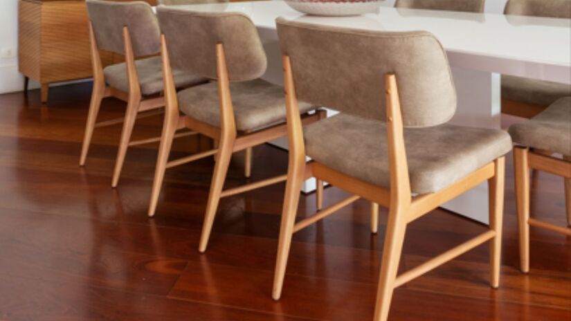 Pisos de madeira devem ser preservados da incidência de sol e da umidade, pois podem estragar facilmente/Reprodução/Maura Mello