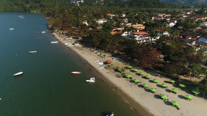 A praia fica a cerca de 15 minutos a pé do Centro Histórico e também pode ser acessada de bicicleta ou carro / Reprodução/YouTube Jéssica Siqueira