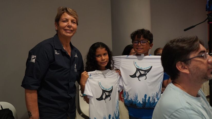 O projeto realiza um monitoramento participativo inédito em parceria com pescadores artesanais da Baixada Santista. Os registros e relatos da comunidade são fundamentais para mapear a espécie e criar estratégias de conservação que respeitem a cultura local/Divulgação