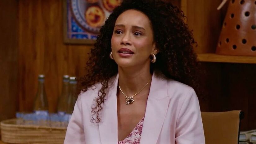 A principal jornada de Raquel gira em torno do antagonismo com a própria filha, que, ao contrário da mãe, escolhe o caminho da ambição e falta de ética para ascender socialmente no Rio de Janeiro/Reprodução/Globo