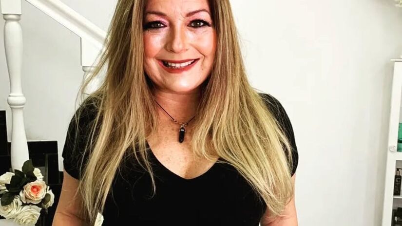 Regininha Poltergeist ficou amplamente conhecida após estampar capas de revistas de grande circulação como Playboy e Sexy. Sua presença marcante na mídia e no cinema a consolidou como uma das figuras mais lembradas daquela década/Reprodução