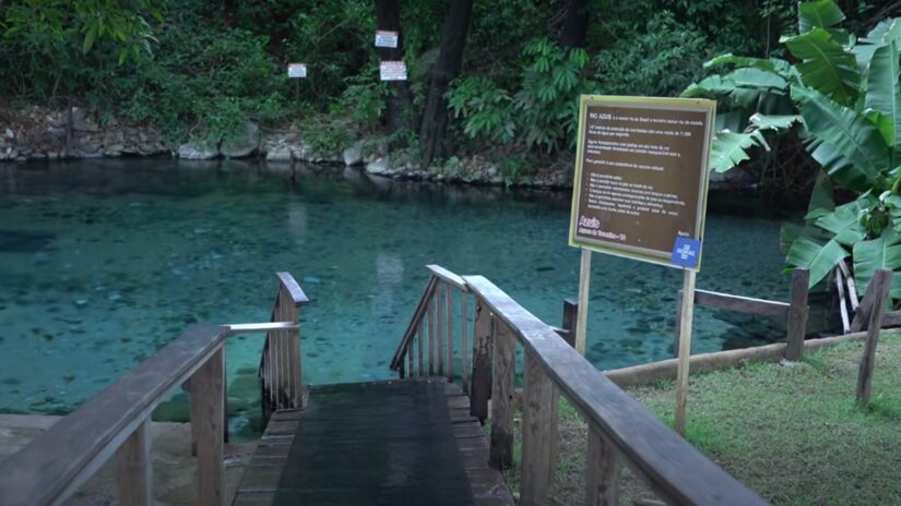 Suas águas cristalinas e paisagens atraem turistas de todo o país