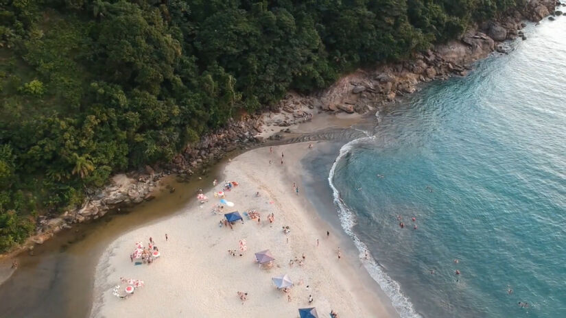 O encontro da água doce com o ambiente de praia se transformou em um diferencial para famílias / Reprodução/YouTube errei