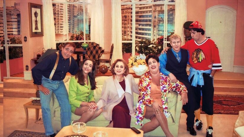A série reuniu um elenco de estrelas, incluindo Aracy Balabanian, Marisa Orth, Tom Cavalcante, Cláudia Jimenez e Miguel Falabella, interpretando os icônicos moradores do apartamento no Largo do Arouche/Globoplay
