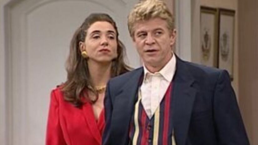 O programa inovou ao misturar a linguagem televisiva com o dinamismo do teatro, usando a plateia como parte da experiência e capturando as reações imediatas do público aos diálogos e improvisos/Globoplay