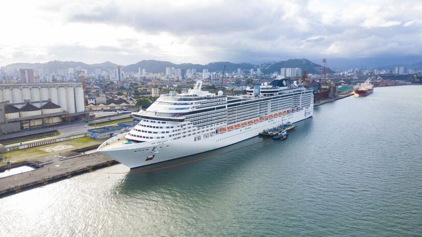 O Porto de Santos lidera operações de exportação de commodities, como açúcar e soja, além de ampliar sua capacidade para cargas gerais e contêineres / Divulgação/APS