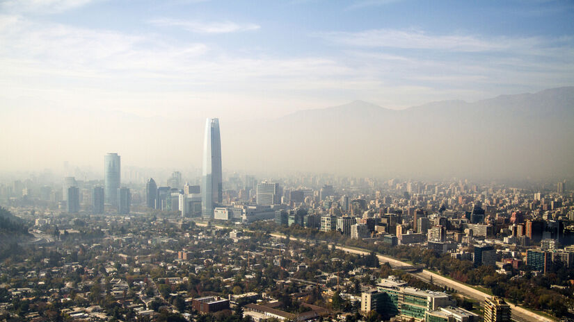 A capital chilena foi reconhecida por sua estabilidade política e econômica / Freepik/Wirestock