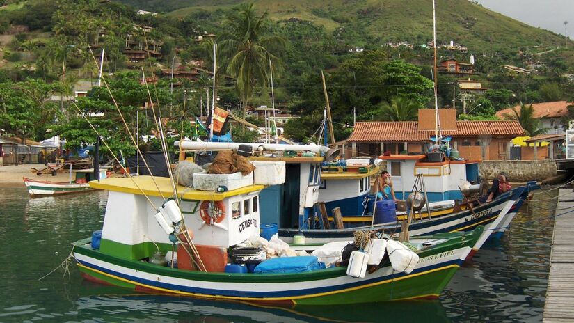 A ilha preserva tradições caiçaras enquanto abraça o turismo sustentável e consciente / Pixabay