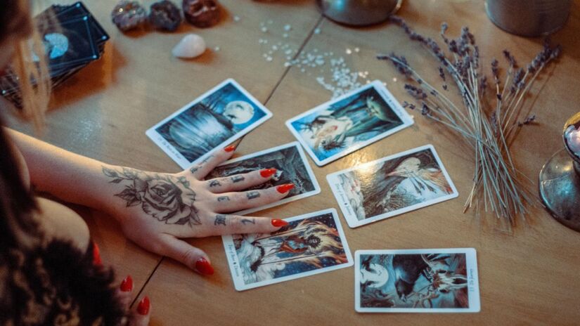 O tarot pode ser usado como ferramenta de autoconhecimento, reflexão e tomada de decisão/Pexels