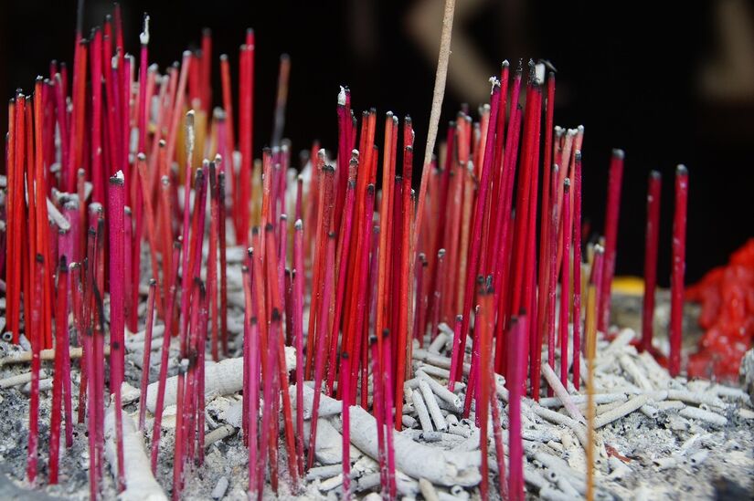 Relatório da CCTV indica que a negligência de visitantes com incenso e velas foi a origem do incêndio no Pavilhão Wenchang, na Montanha da Fênix/Pixabay