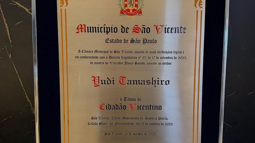 Esta foi a honraria recebida por ele em São Vicente/Reprodução/Instagram