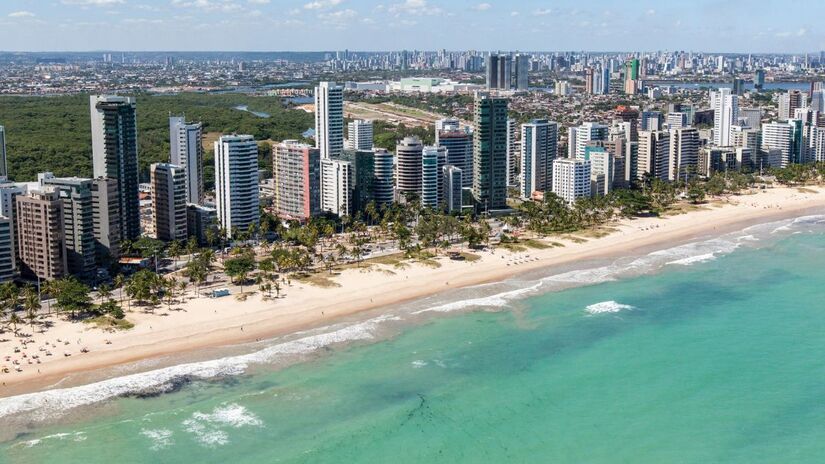 Recife  Atrações urbanas e festas públicas garantem presença constante entre os destinos mais buscados/ Portal da Copa/ME/Wikimedia Commons