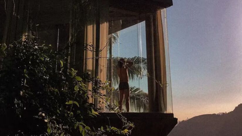 
O imóvel atrai curiosos e amantes de design por sua forma inusitada e imersão na natureza /Divulgação.