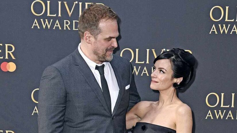 Lily Allen e David Harbour oficializaram o divórcio após meses de especulações/ Reprodução X/@MerGarza