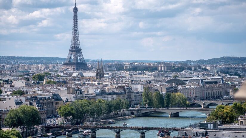 Paris  Capital francesa lidera as reservas internacionais de brasileiros para a noite da virada, com grandes eventos urbanos e atrações culturais/ Yann Caradec/Wikimedia Commons