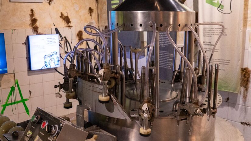 Museu da Cerveja, reaberto e modernizado, agora com visita guiada por mestre cervejeiro e degustações/ Museu da Cerveja de Blumenau