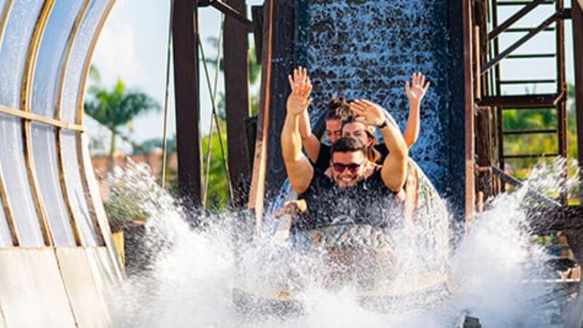 Um passeio refrescante pelo rio de Hopi Hari, o Spleshi ideal para quem quer se molhar e se divertir em família/ Divulgação Hopi Hari