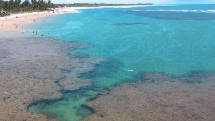 Sua região atrai viajantes que procuram sossego e contato direto com a natureza (Imagem Meramente Ilustrativa/Viagens Cine/YouTube/Reprodução)