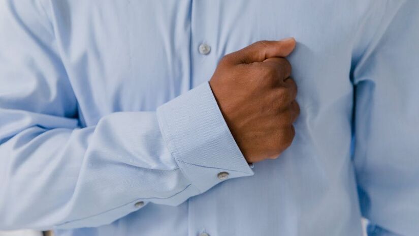 A alimentação típica das festas aumenta a pressão arterial e sobrecarrega o sistema cardiovascular (RDNE Stock Project/Pexels)