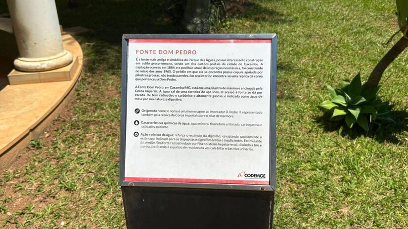 O brasão da cidade traduz a força das águas na história local /Júlia Macêdo/DL