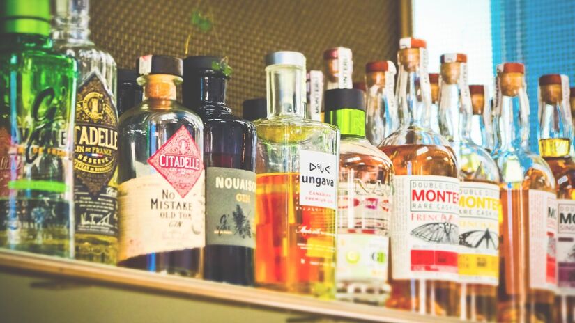 O uso excessivo de álcool compromete o equilíbrio metabólico e a saúde a longo prazo / Pixabay