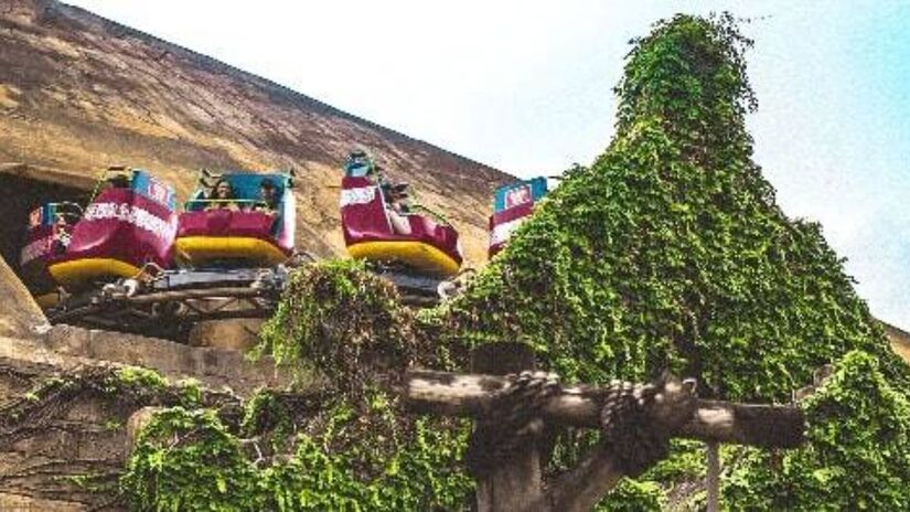 A Vurang é uma montanha-russa no escuro desafia os visitantes dentro de uma pirâmide inca, combinando mistério e velocidade/ Divulgação Hopi Hari