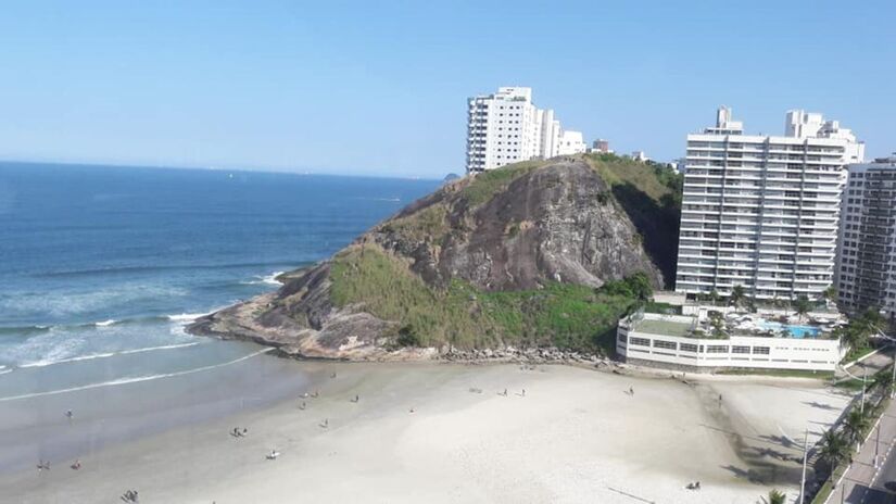 O movimento intenso é comum no verão, o Guarujá deve receber cerca de 1,5 milhão de visitantes na cidade/ JMGM/Wikimedia Commons