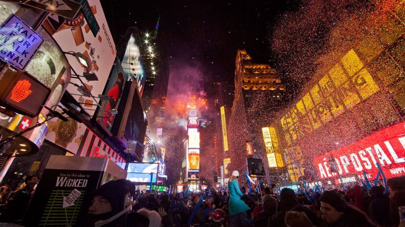 Nova York  Festas multitudinárias e a famosa contagem regressiva em espaços públicos mantêm a cidade entre as mais desejadas/ Anthony Quintano/Wikimedia Commons