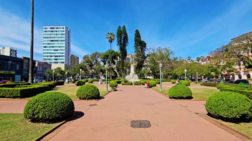 Poços de Caldas foi erguida sobre a cratera de um vulcão extinto o que deu origem às suas fontes de águas térmicas / Reprodução Youtube/De fora em Juiz de Fora