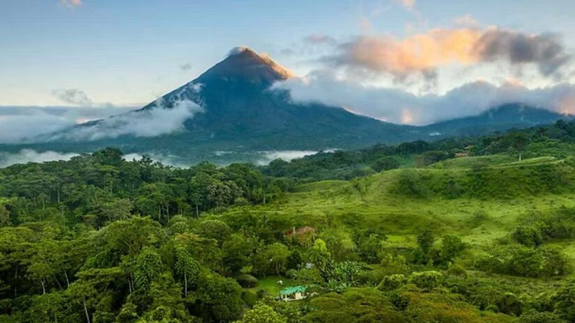 Guanacaste: conhecida pelas praias de areia dourada, clima ensolarado e resorts completos/Reprodução Um Viajante