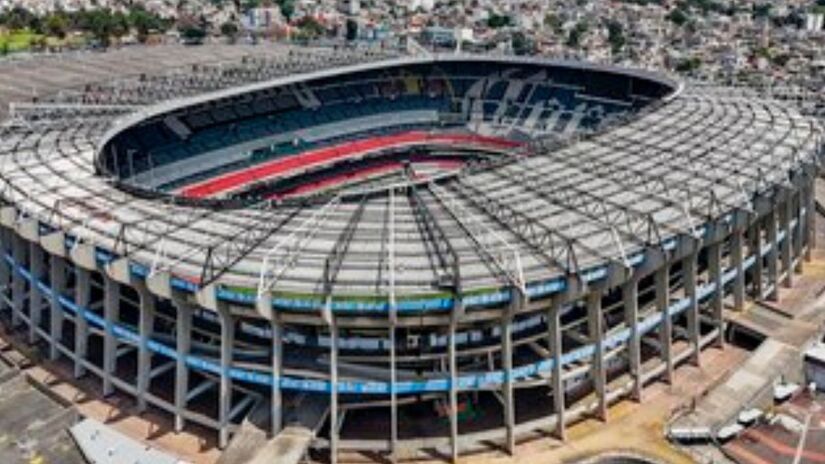 O Estádio Azteca, na Cidade do México, é o único estádio do mundo que recebeu duas finais de Copa masculina:

1970 (Brasil x Itália  o tri de Pelé)

1986 (Argentina x Alemanha  o título de Maradona) /Wikipedia 
