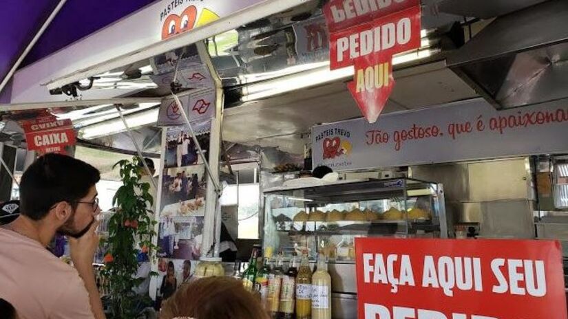 Com 2,94 metros e 212 quilos, o pastel gigante de Bertioga se tornou uma das maiores curiosidades gastronômicas do país /Redes Sociais 
