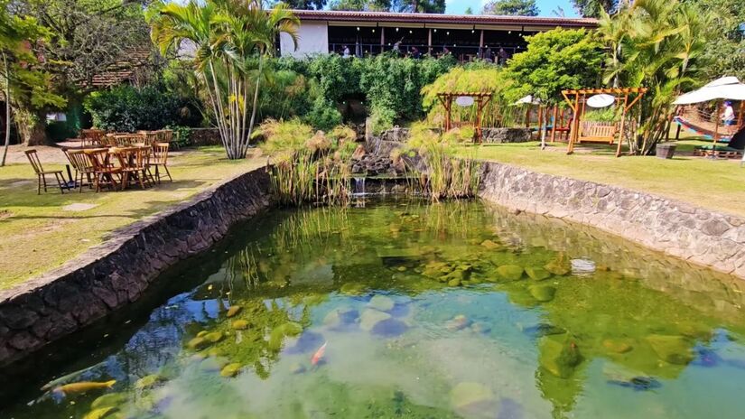 A cidade oferece uma combinação de tranquilidade, boa gastronomia e charme interiorano, atraindo quem busca descanso