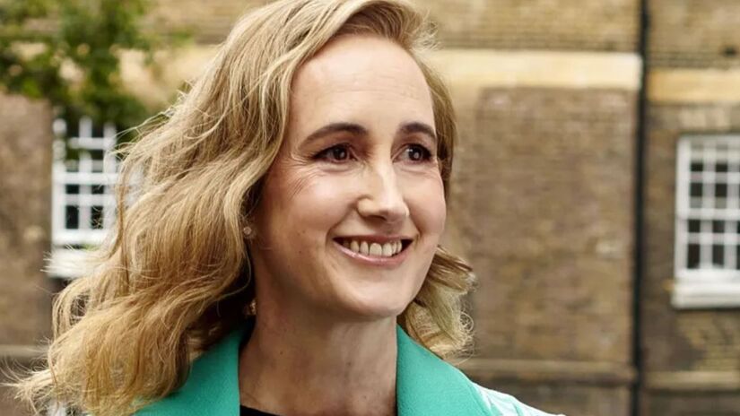 A escritora britânica vendeu mais de 50 milhões de livros e se tornou um dos maiores nomes do chick-lit mundial/Divulgação