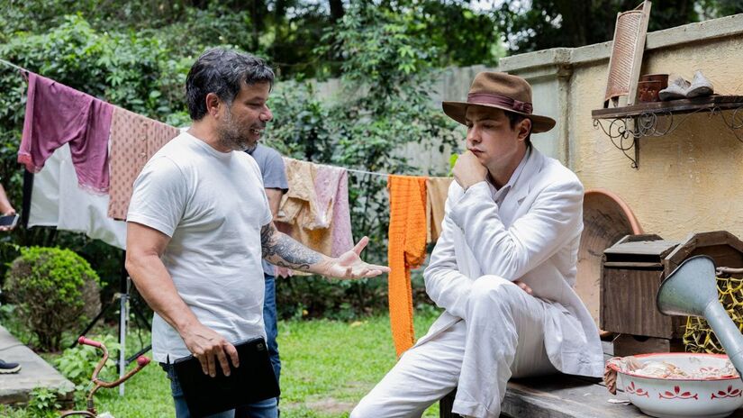 Candinho se emociona ao descobrir que Samir é seu filho após sonho revelador com Anastácia/Globo/Gabriel Vaguel
