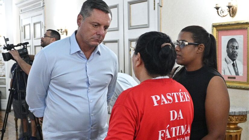 Novas regras proíbem consumação mínima para uso de cadeiras e guarda-sóis na praia. Foto: Henrique Teixeira 