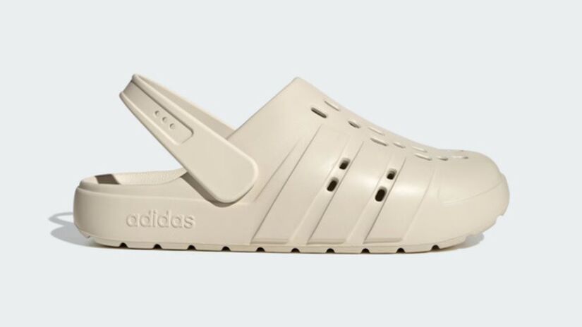 A Adidas entra na disputa do conforto fashion com o lançamento do Adilette Clog 2.0, modelo que mistura chinelo e tamanco/Divulgação