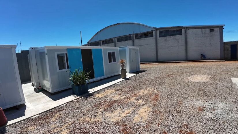 Casa modular surge como resposta à imprevisibilidade das obras tradicionais / Reprodução Youtube/Gustavo Pozzato