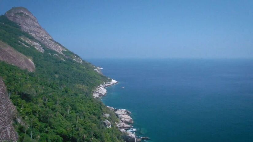 A visitação é estritamente controlada pelo ICMBio para garantir que o turismo não prejudique o equilíbrio do ecossistema