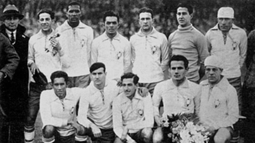 Seleção de 1930: A primeira Seleção Brasileira a disputar uma Copa do Mundo, no histórico Mundial do Uruguai/ Domínio Público