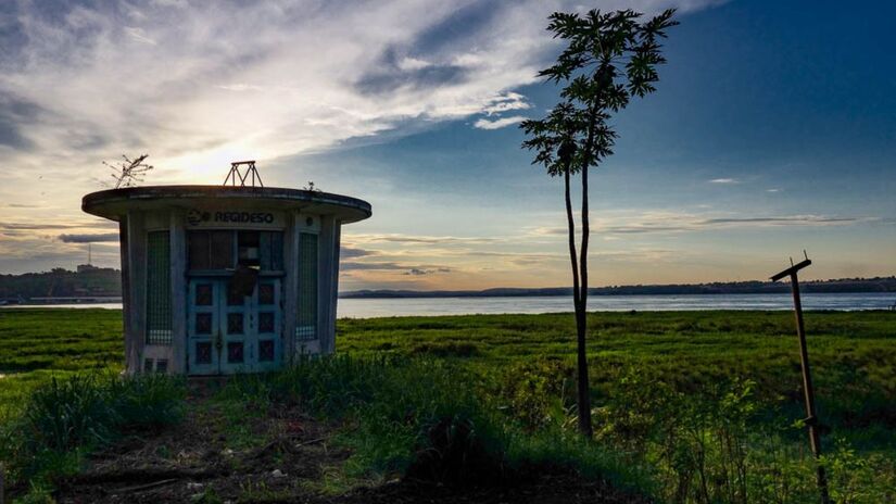 7&ordm;  República Democrática do Congo: Em um cenário marcado por violência, fome e surtos de doenças que pressionam um sistema de saúde já fragilizado. A instabilidade constante e os conflitos recorrentes contribuíram para uma nova queda no ranking, impedindo que grande parte da população alcance condições mínimas de bem-estar/ Night Eulen/Wikimedia Commons