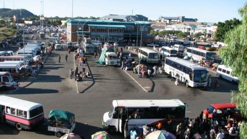 6&ordm;  Botsuana: Antes visto como exemplo de estabilidade, o país enfrenta hoje aumento da pobreza, do desemprego e da desigualdade que tem corroído o otimismo da população/ Elziki/Wikimedia Commons