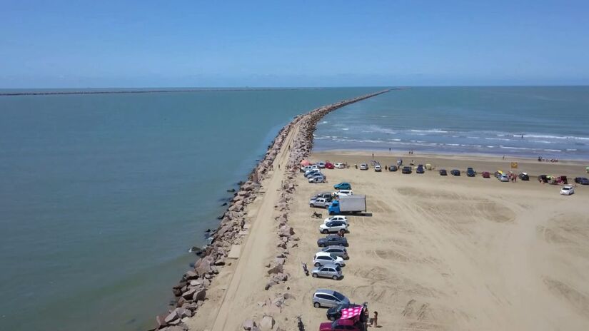 Vai dos Molhes da Barra do Cassino (Rio Grande) até os Molhes do Chuí (Santa Vitória do Palmar)