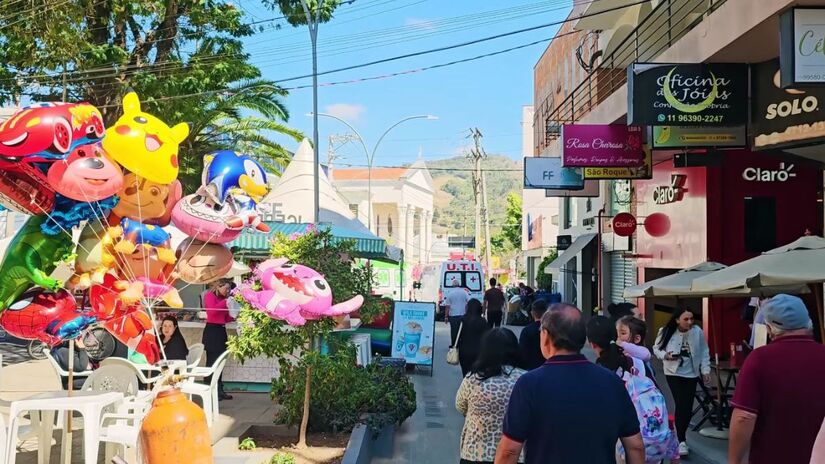 No inverno, as mínimas podem chegar a 12°C, criando um ambiente perfeito para atividades aconchegantes