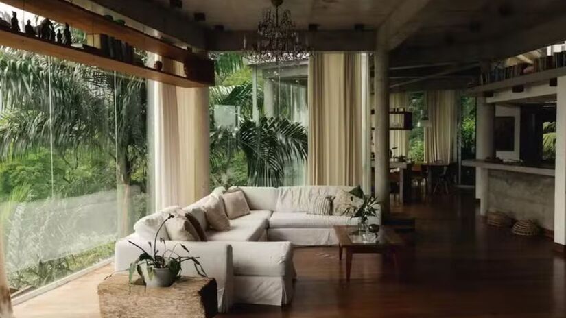 A icônica "Casa na Árvore" do ator da Globo impressiona pela arquitetura suspensa em meio à natureza/Divulgação