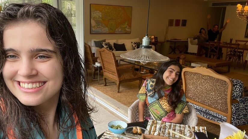 Sala de estar

Ambientes integrados para viver e receber Logo na entrada, a atmosfera é de calor e hospitalidade. A sala de estar impõe elegância com duas poltronas king de pés torneados/Redes Sociais 
